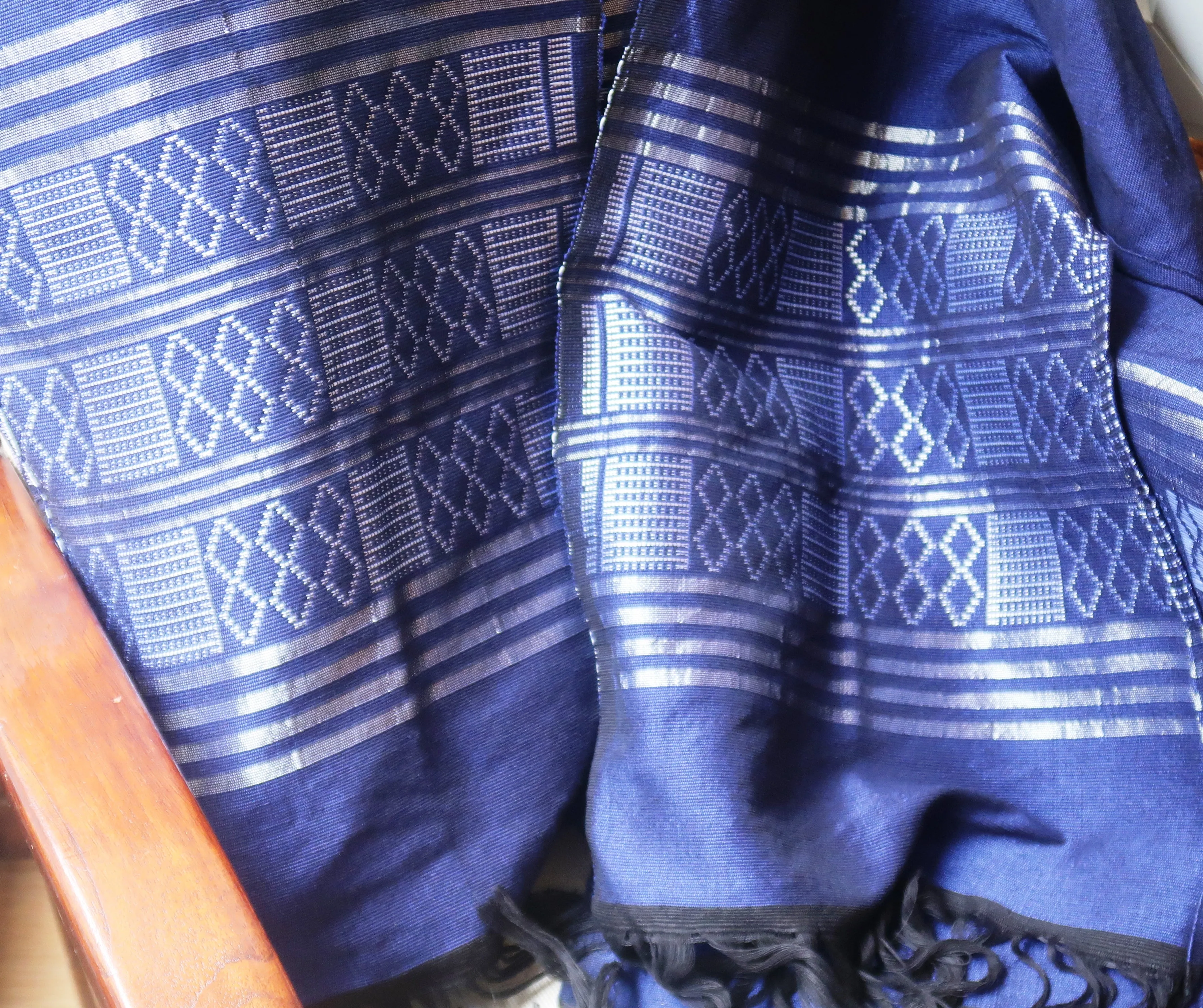 charpe en pagne tissé Manjak  - Bleu, 100% Made in Africa