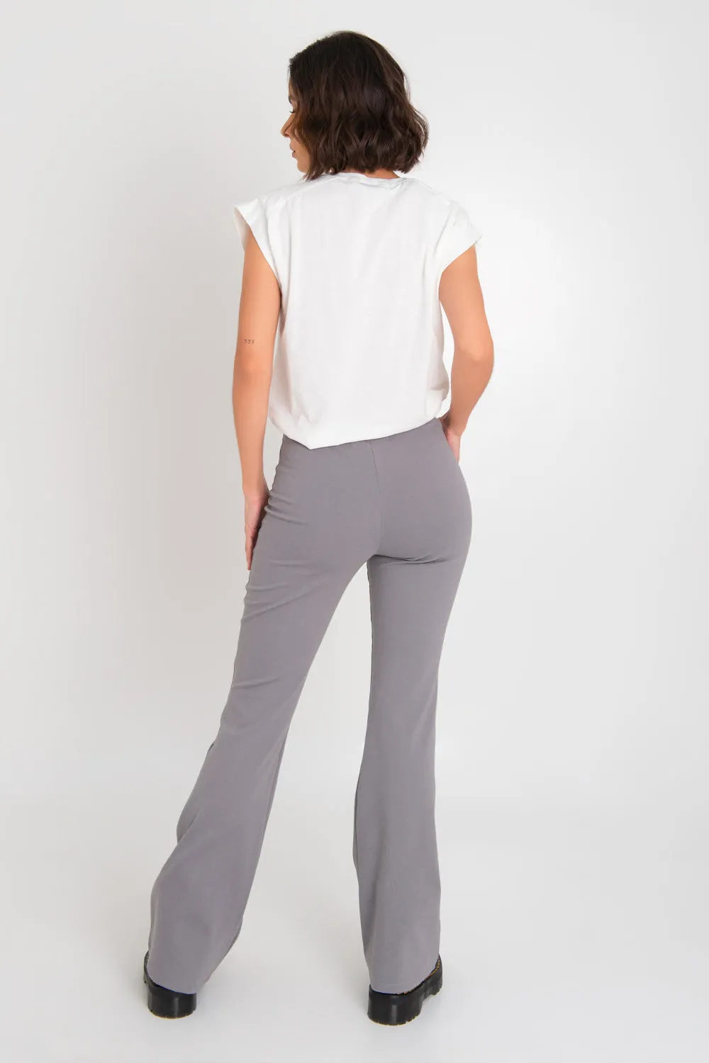 Legging ajustado fit flare cintura alta elástica