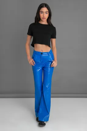 Pantalón ajustado fit flare de efecto piel