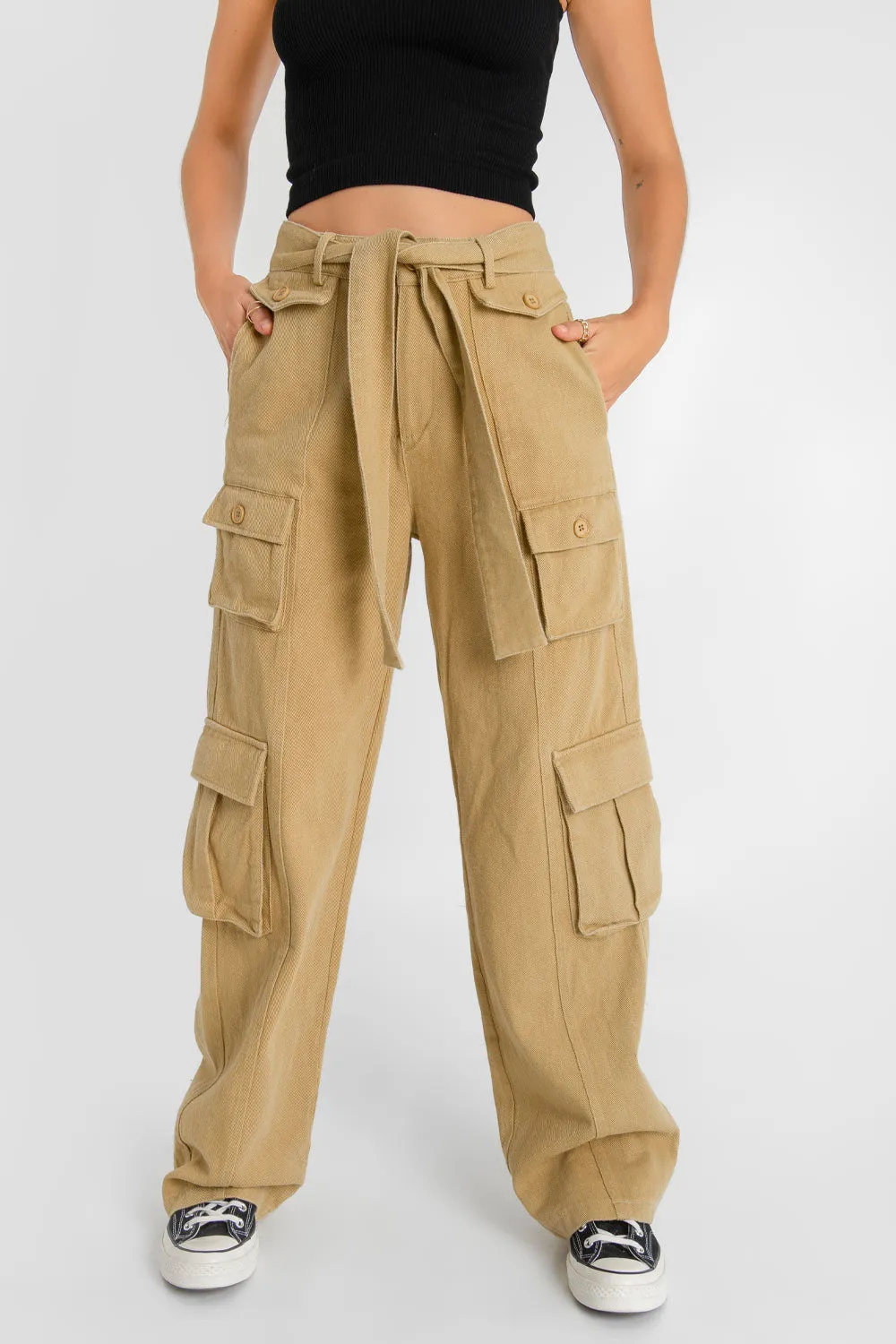 Pantalón cargo wide leg con cinturón