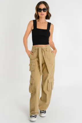 Pantalón cargo wide leg con cinturón