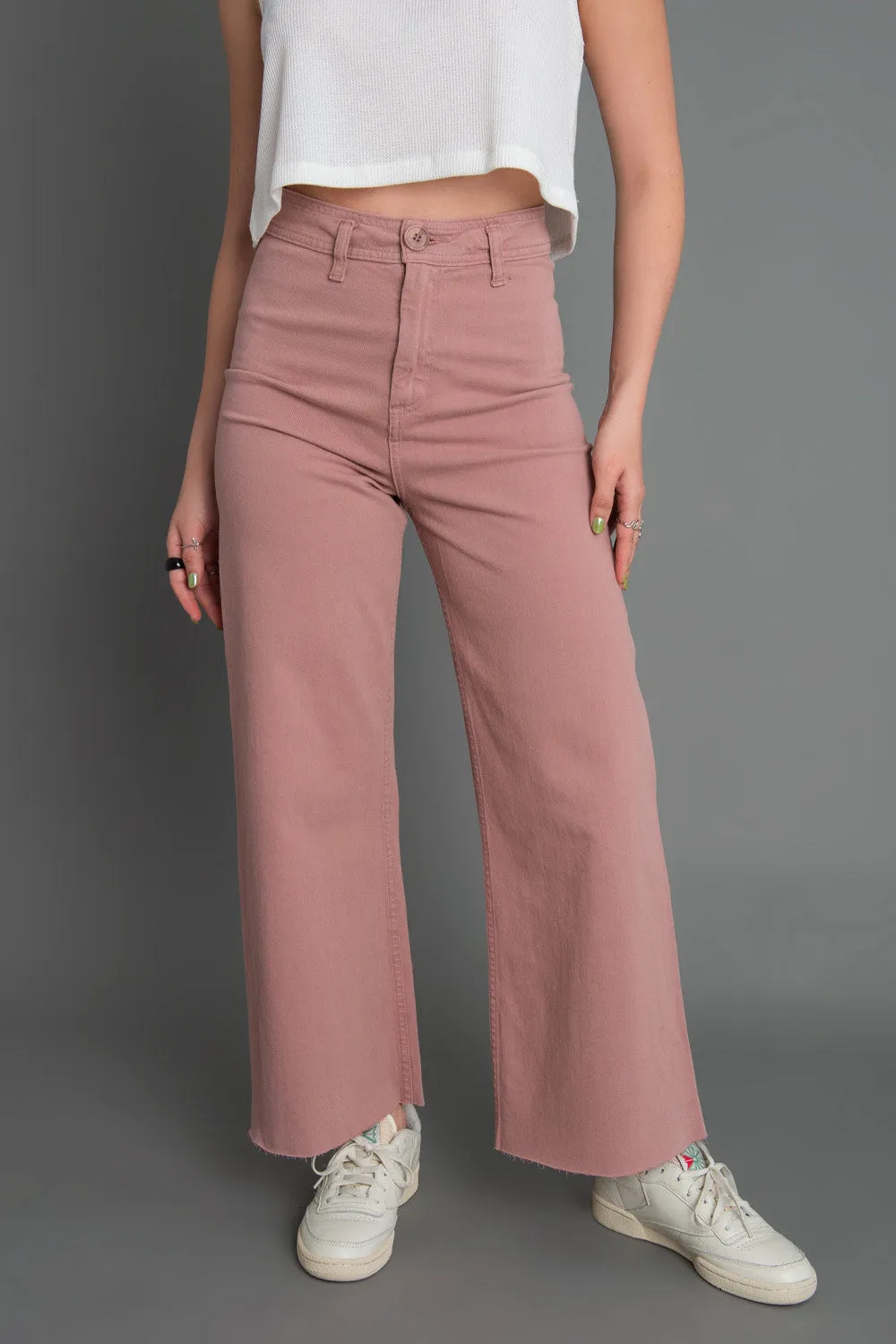 Pantalón de denim fit cropped flare con botón