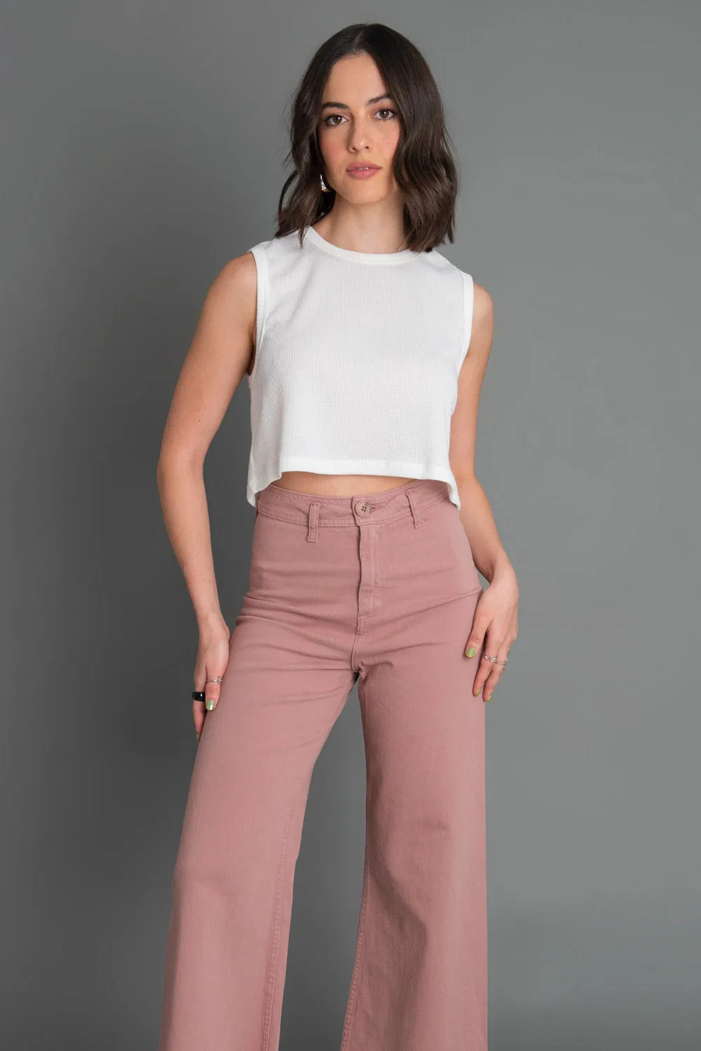 Pantalón de denim fit cropped flare con botón