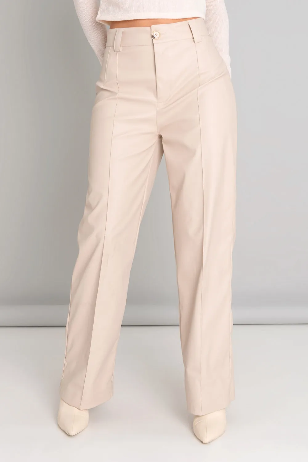 Pantalón de efecto piel fit wide leg con raya