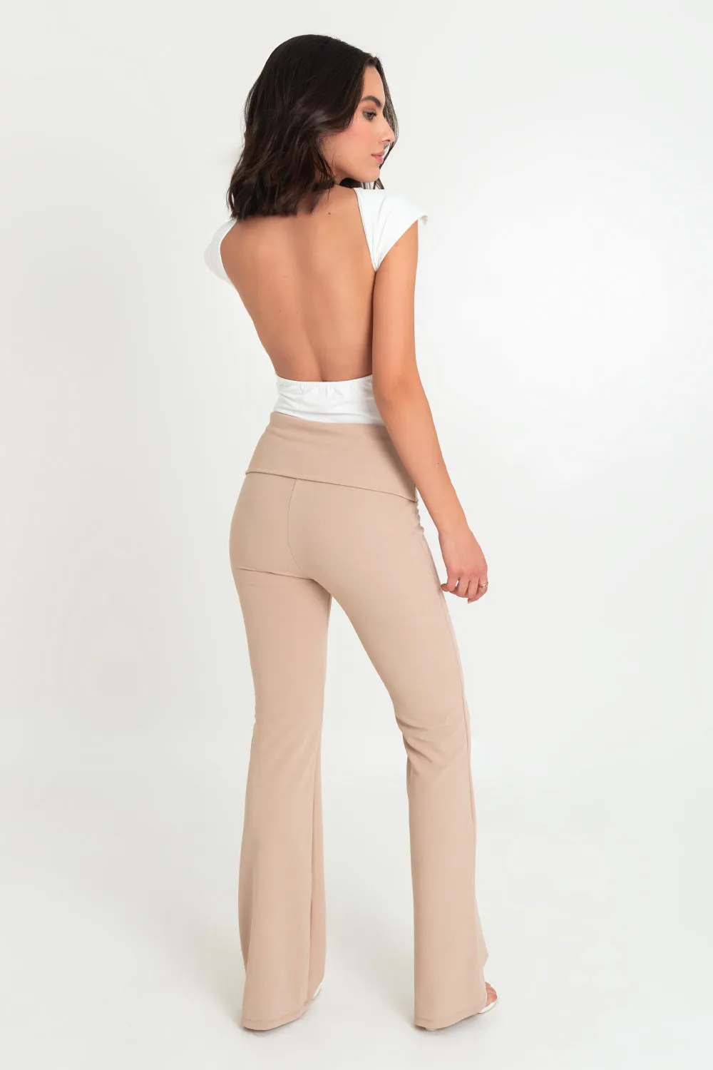 Pantalón de fit flare tiro alto con doblez