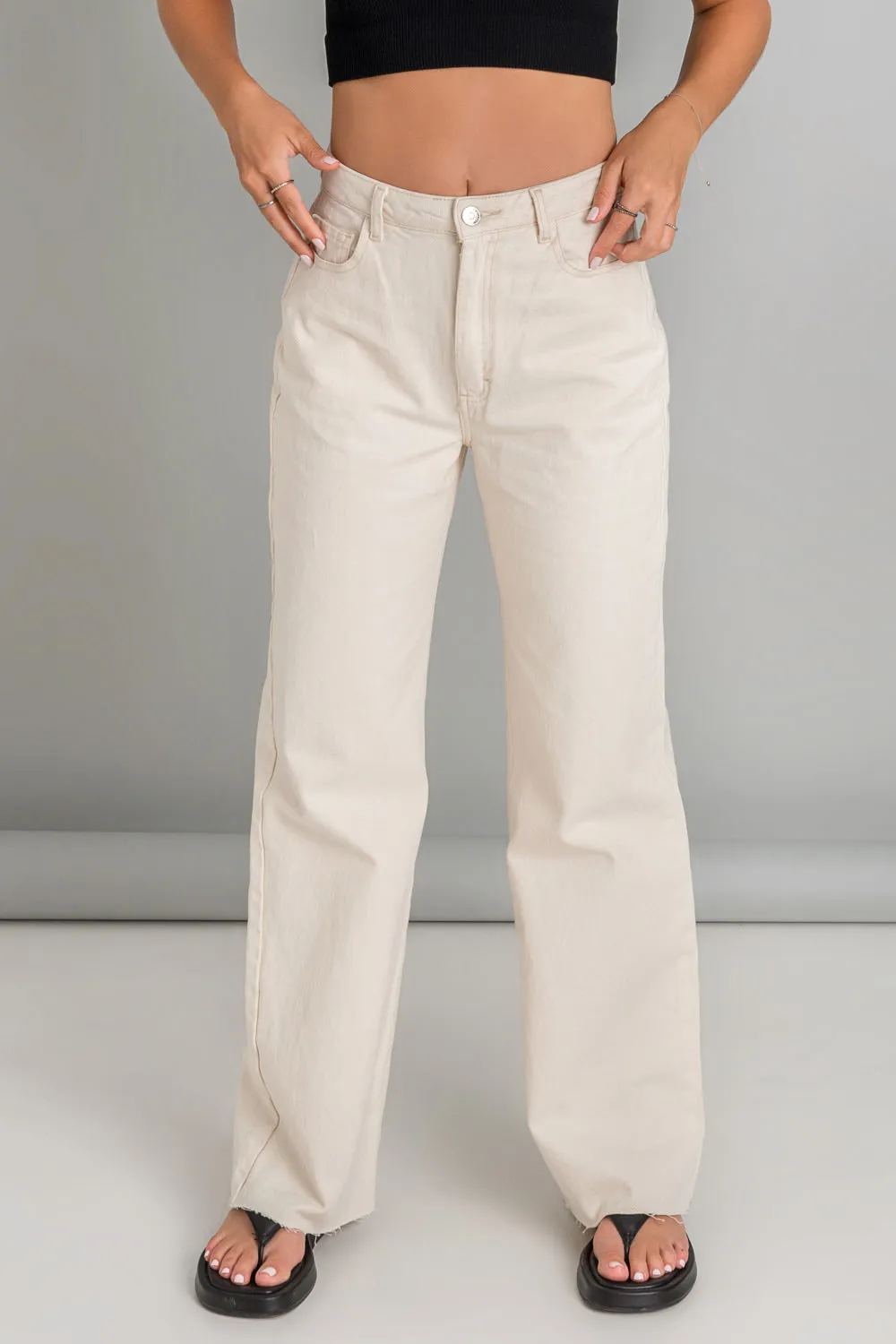 Pantalón denim fit flare con rotos