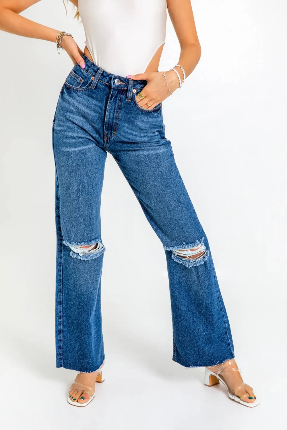 Pantalón denim wide leg con rotos