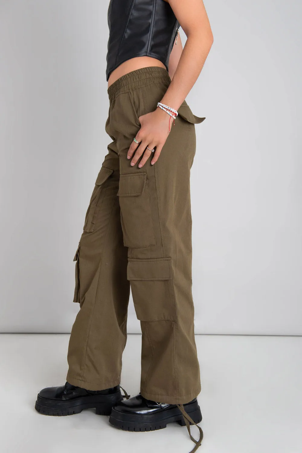 Pantalón jogger cargo fit recto con jaretas