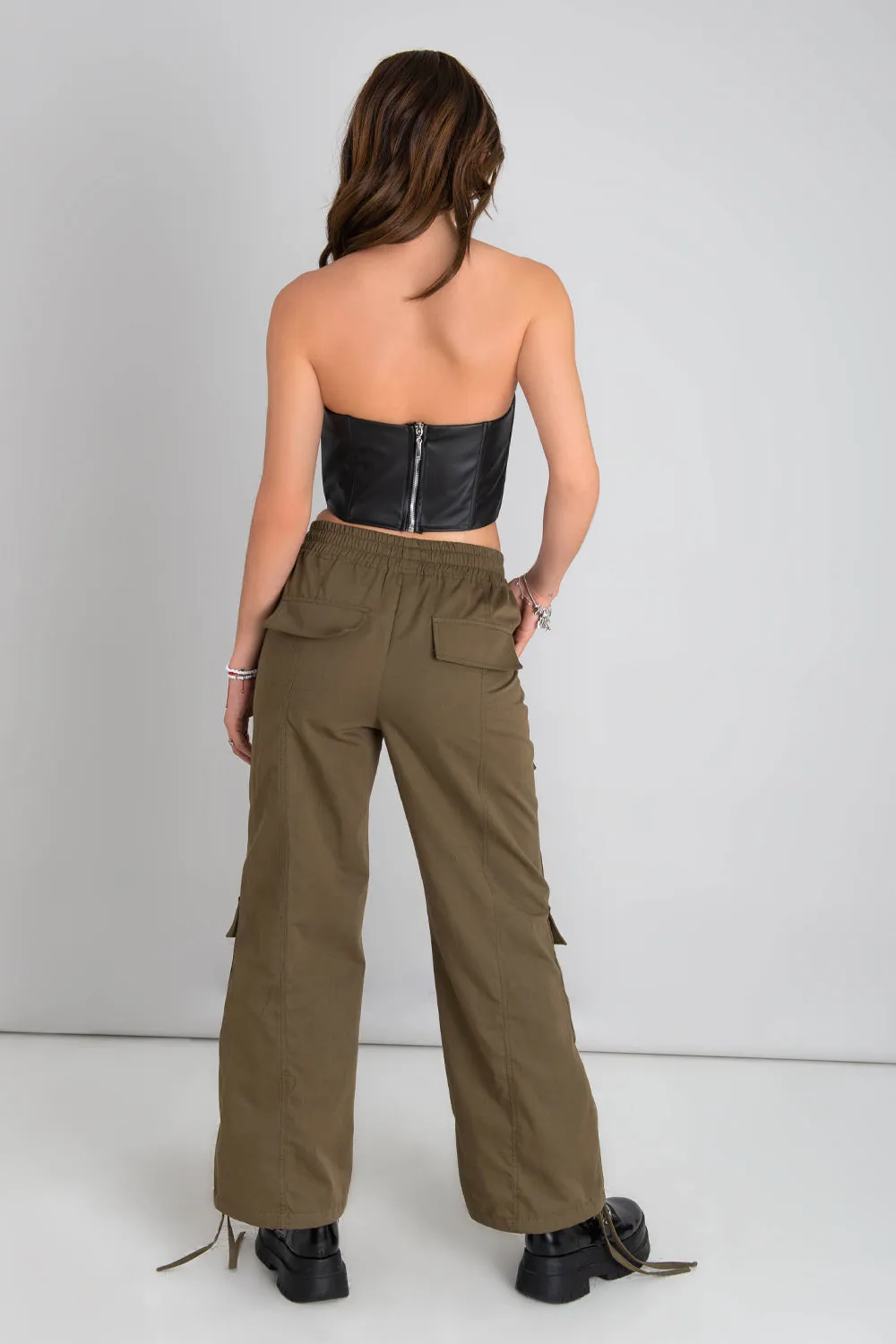 Pantalón jogger cargo fit recto con jaretas