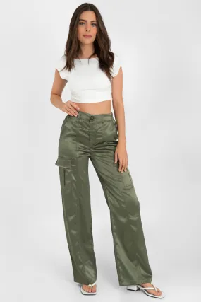 Pantalón satinado cargo wide leg fit