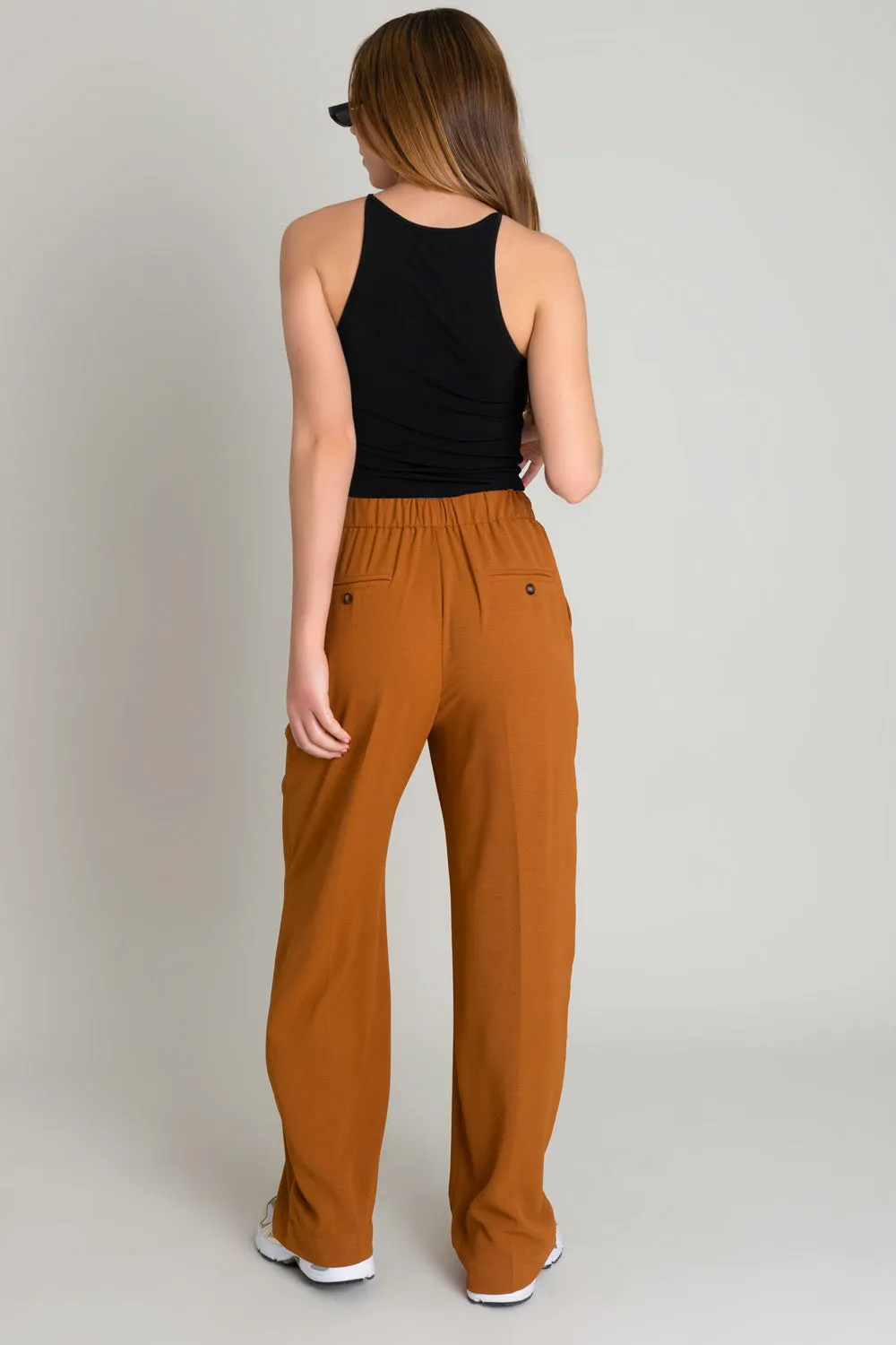 Pantalón wide leg con pinzas cintura alta