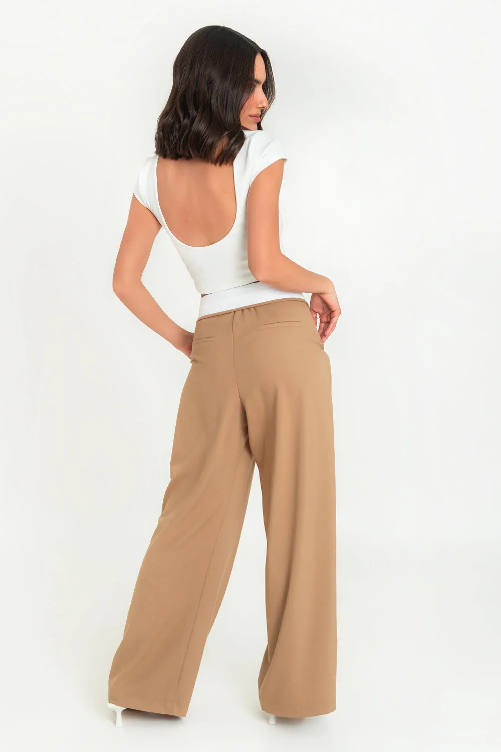 Pantalón wide leg con pinzas pretina contraste