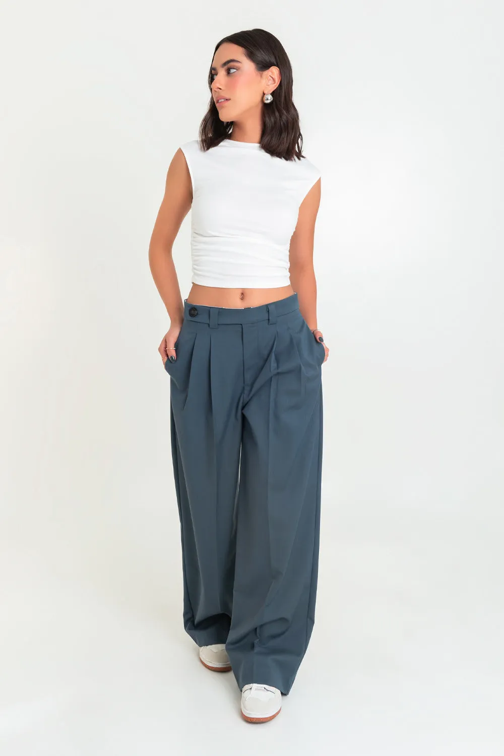 Pantalón wide leg de cintura media con pinzas