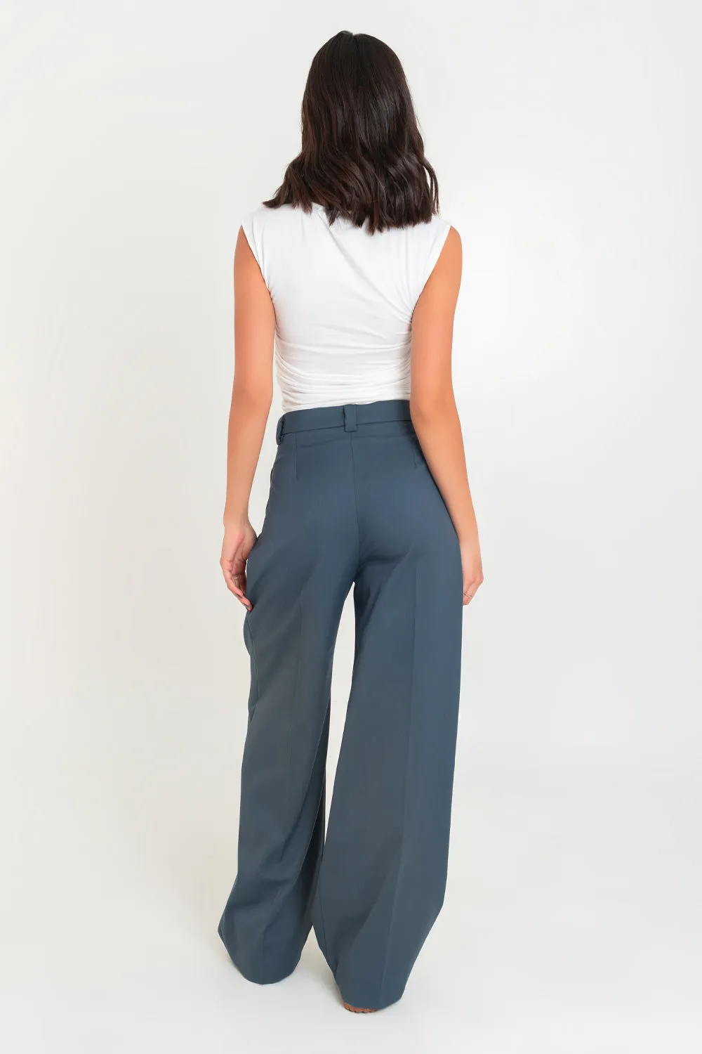 Pantalón wide leg de cintura media con pinzas