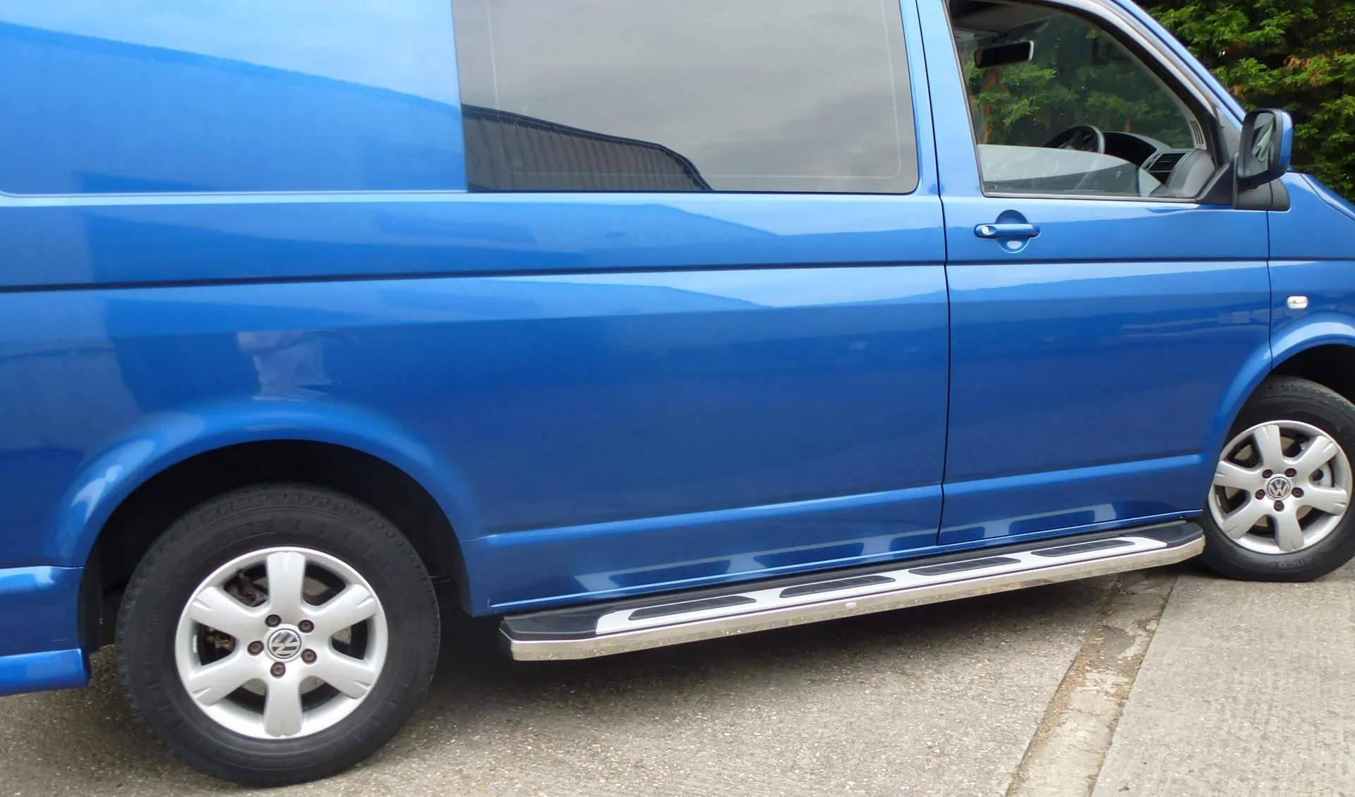 Suburban Side Steps Running Boards for Volkswagen Transporter T5 SWB